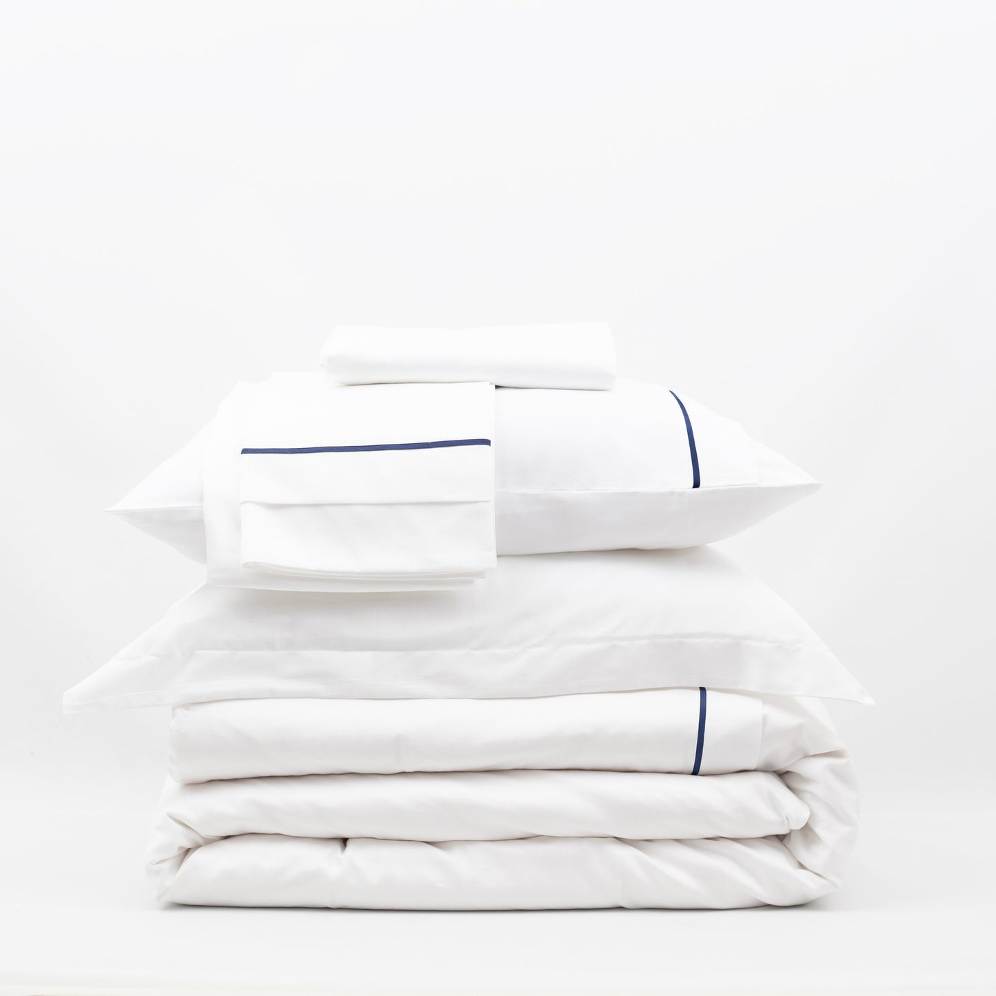 Lusso' 100% Cotton Double White Duvet Cover Set with Navy Blue Welt