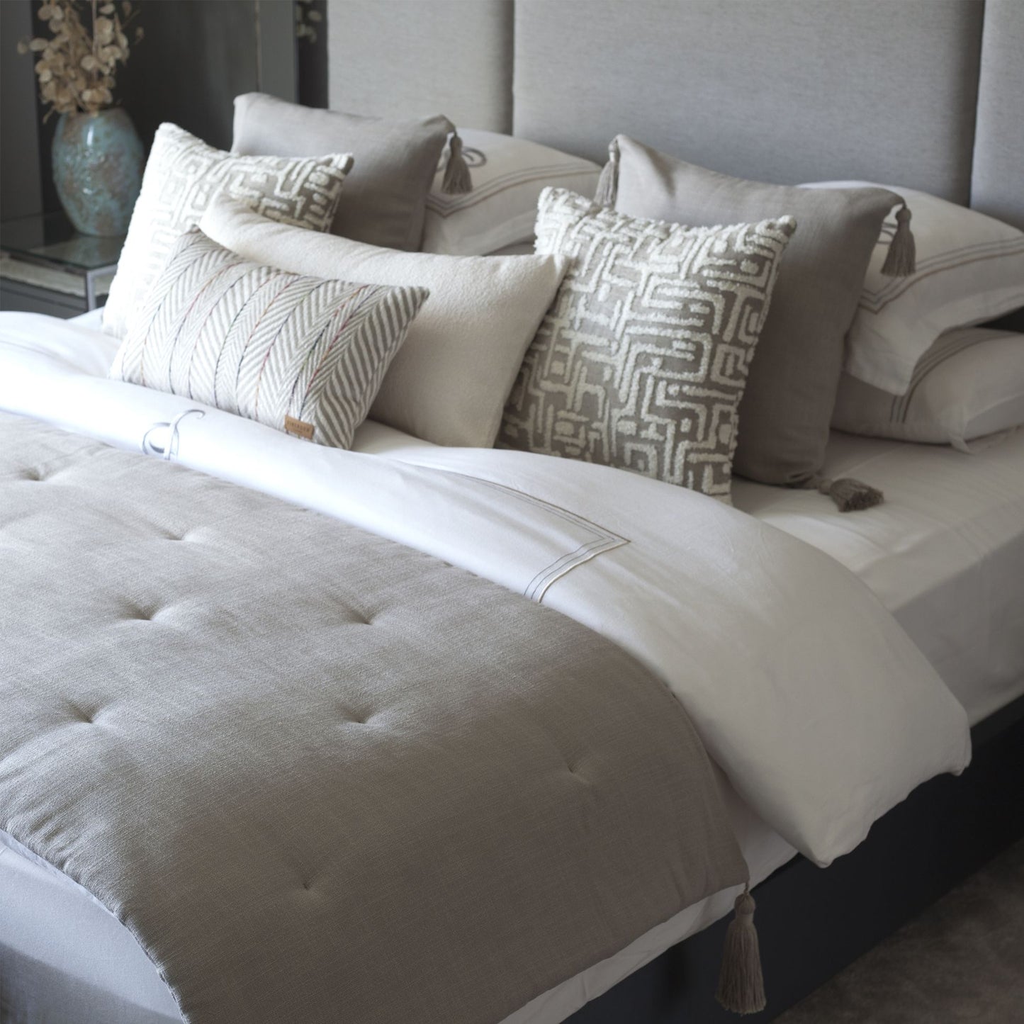 Loom Linen Tasseled Bed Runner + 6 Pillow Set Gilda Sense (Cover Only)