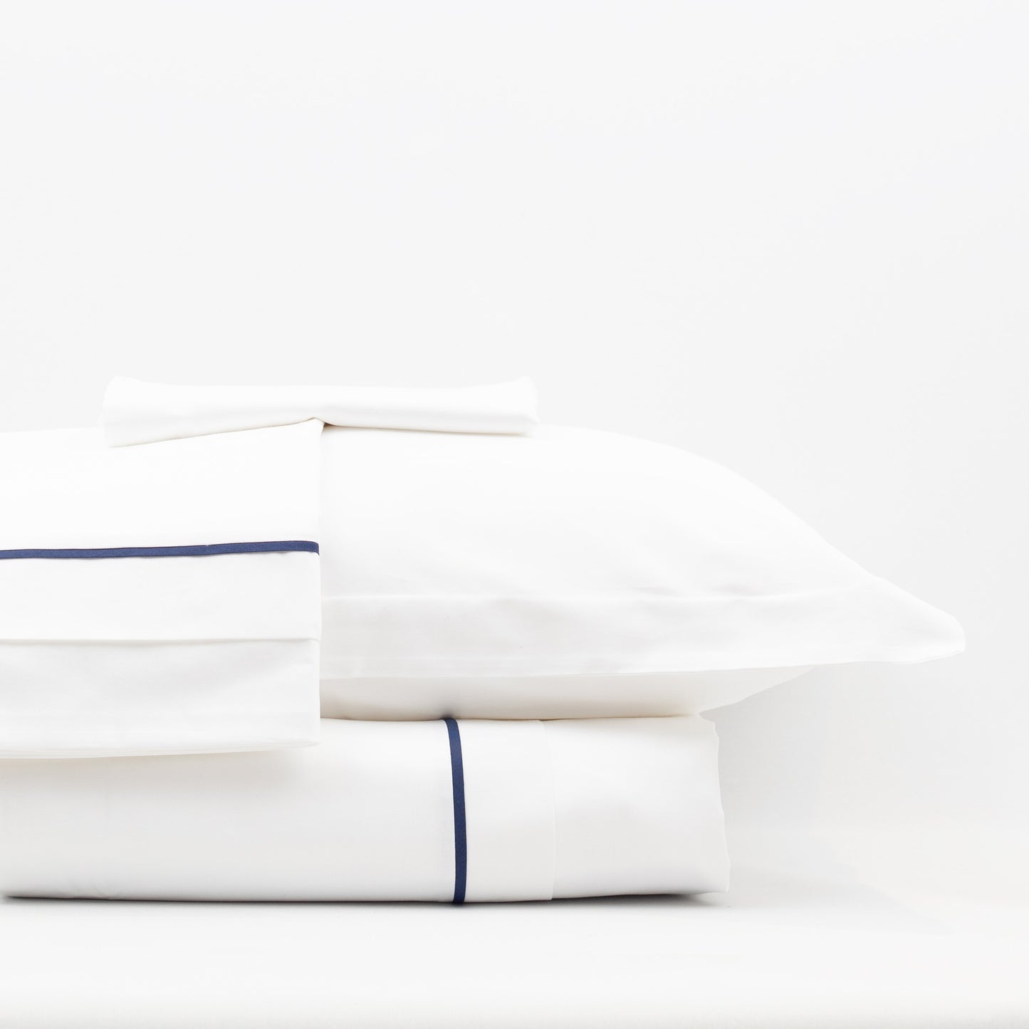 Lusso' 100% Cotton Double White Duvet Cover Set with Navy Blue Welt